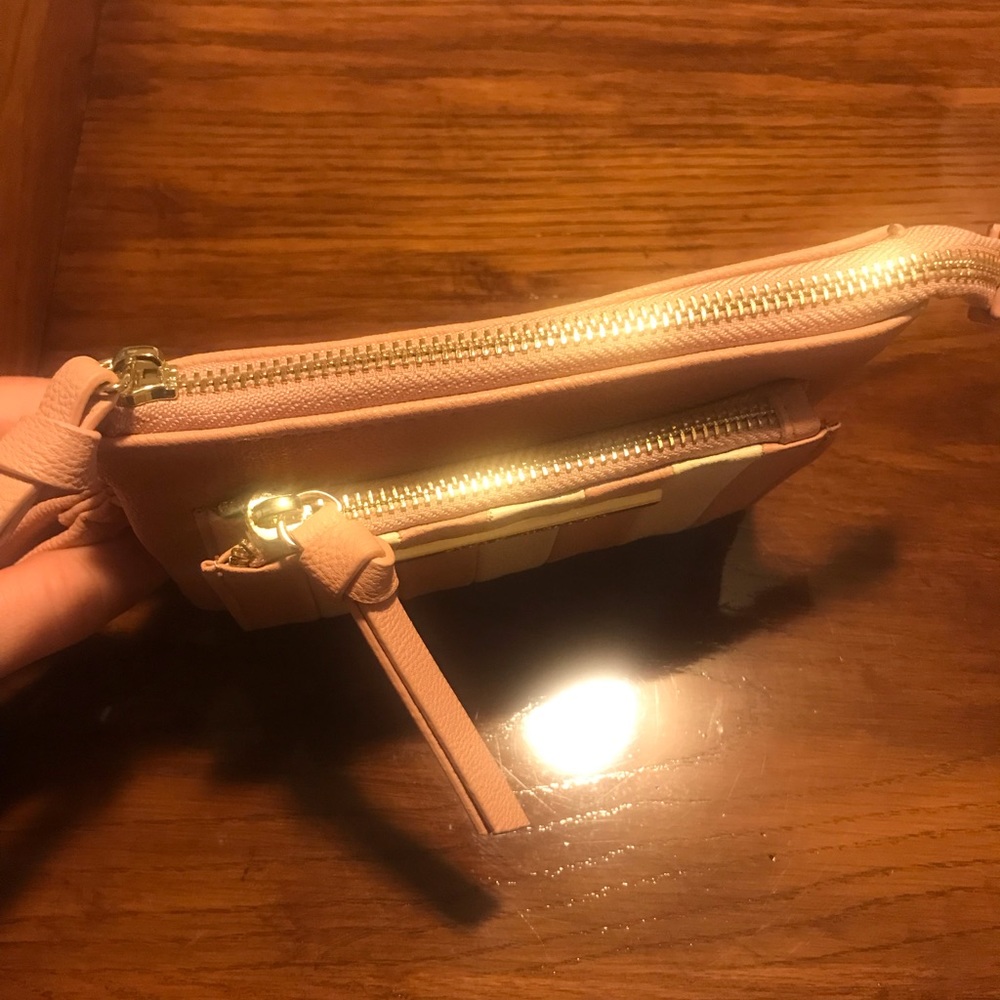 EUC Steve Madden Wristlet - Picture 3 of 8